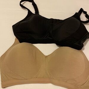 Hanes size 2 XL wireless bras with convertible adjustable straps
